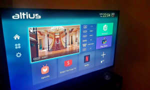 soniq 50 inch smart tv with build in chromecast and remote wifi, can