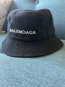 balenciaga bucket hat price