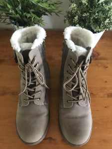 Easy Steps Women Elf Taupe Micro Boot Size 38 /US 7.5