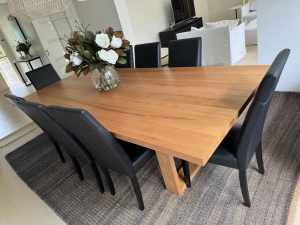 Quality Dining table