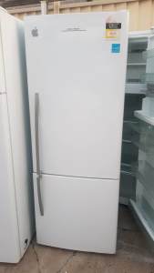 FISHER & PAYKEL 403L REFRIGERATOR