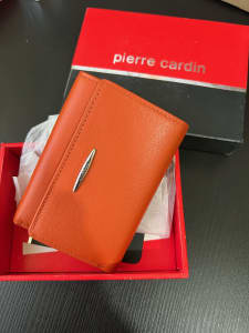 Brand new! Wallet with key chain. Calfskin. Pickup Bentley