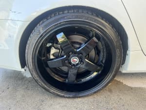 Commodore VF 20 inch wheels and tyres