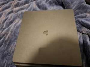 Ps4 used but still like new