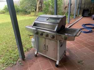 4 Burner BBQ with Stove Top NEGOTIABLE 