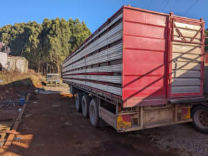 46 foot Livestock trailer 