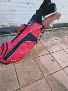 Left handed golf clubs and bag 
