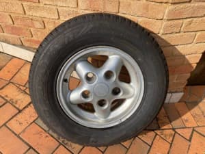 Landrover Discovery 1 original alloy rim with new tyre