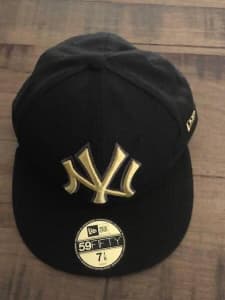 New Era NY Yankees Black & Gold 5950 Fitted Hat Size 7 1/8 new