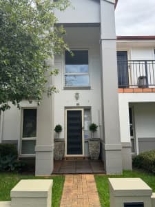 Room to rent in townhouse