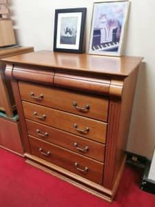 BRAND NEW Southern Oak 6 drawer classic chest of drawers