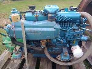 Diesel marine engine complete with gearbox