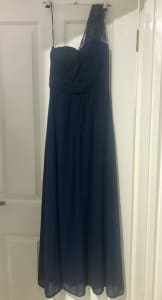 Ladies size 8 formal dress - worn once to a wedding