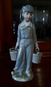 Lladro Porcelain Figurine
Dutch Boy with Milk Pails