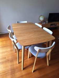 Lounge Lovers Otis dining table and six chairs