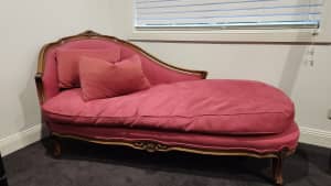 Antique Chaise Lounge Louis XV upholstered with Carving