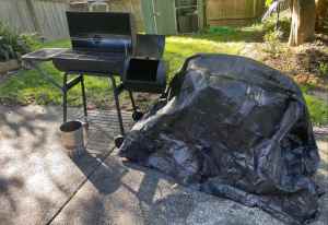 Offset Smoker BBQ (New $279) & Cover & Charcoal Kettle