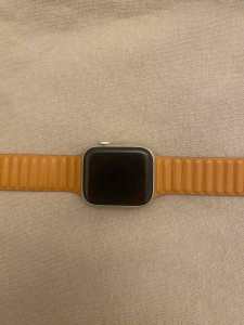 Apple Watch Series 7 45mm Starlight Aluminium Case GPS Cellular
