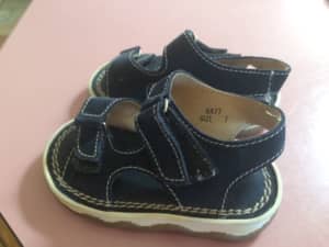 Toddlers size 7 navy blue sandals