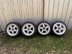 Genuine Ferrari Simmons rims. Will fit early Holden 5x108