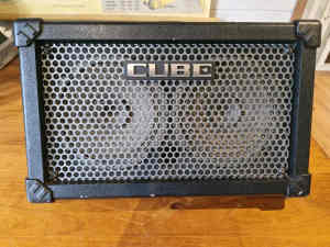 Roland cube street amplifier