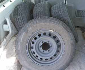 Genuine Hilux 4rims, tyres and center caps.