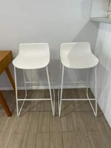 2x tall white bench chairs