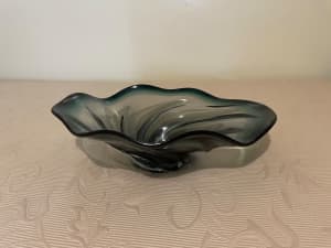 LARGE RETRO GREEN GLASS BOWL - NEVER USED