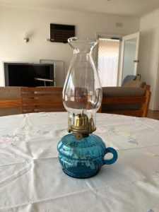 VINTAGE KEROSEN LAMP COLLECTABLE 1