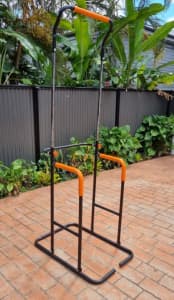 Pull up bar and dip bar home gym