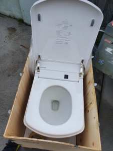 Smart toilet 
