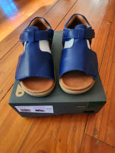 Bobux iWalk Mirror Blueberry Sandals Size 26
