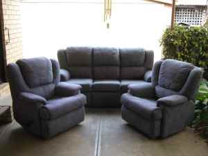 lounge/couch 2 recliners and a 3 seater,cash only