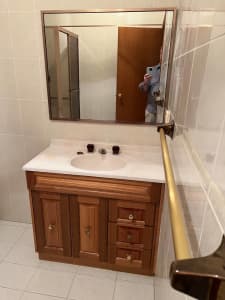 Bathroom Vanity Tasmanian Oak 900mm and Mirror