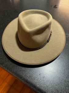Akubra cattleman hat