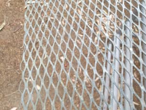 Stretch mesh. Galvanised smooth style