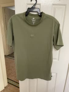 Eight Men’s shirts/ Nike t-shirt and fleecy top