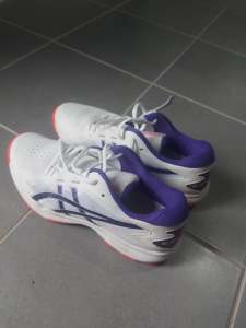 AS NEW Asics Gel-Netburner Academy 9 Womens Netball Shoes US Size 10