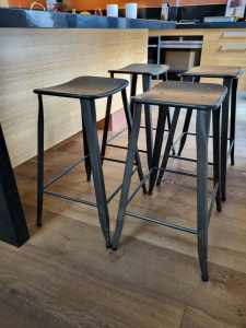 Four Kitchen / Bar Stools in Excellent Condition for Sale.