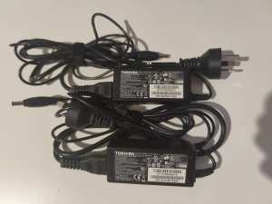 Toshiba OEM original notebook laptop battery chargers