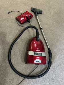 Hoover Hygiene 2000W bagged vacuum cleaner