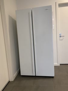 Westinghouse 610L Side-by-side fridge freezer - white