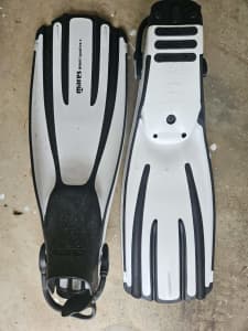 Fins, dive mask, drive boots, weight belt - diving gear bundle