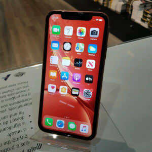 IPHONE XR 128GB CORAL / BLUE COMES WITH WARRANTY