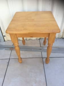 2 COFFEE TABLES TURNED LEGS 45 x 45 x 500 PINE COLOUR PRICE DROP