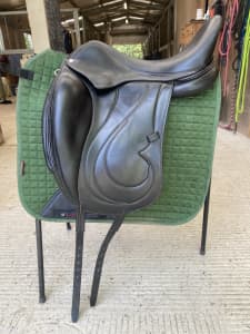 Antares dressage saddle - Custom Cadence 