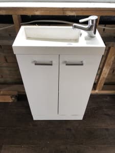 500mm vanity with tap