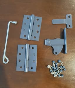 D-latch with hinges