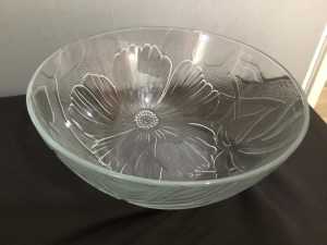 Glass Flower Patterned Embossed Bowl.