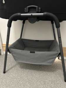 Redsbaby Bassinet and Stand